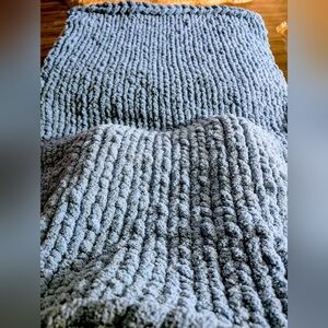Handknit chunky blanket‎